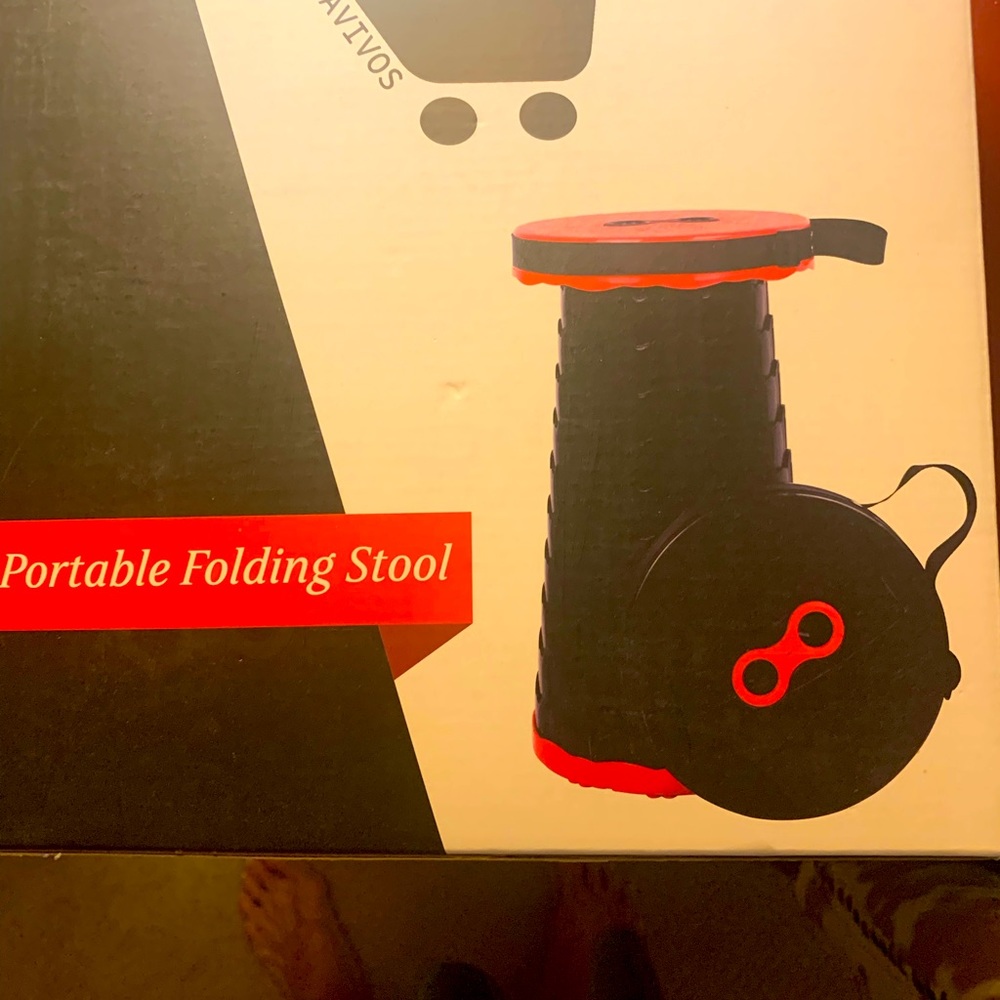 Retractable portable stool - Picture 2 of 3